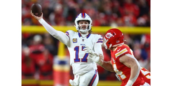 Josh Allen intensifierar träningen för att förbättra sin förmåga att spela långt i längden Josh Allen intensifierar träningen för att förbättra sin förmåga att spela långt i längden